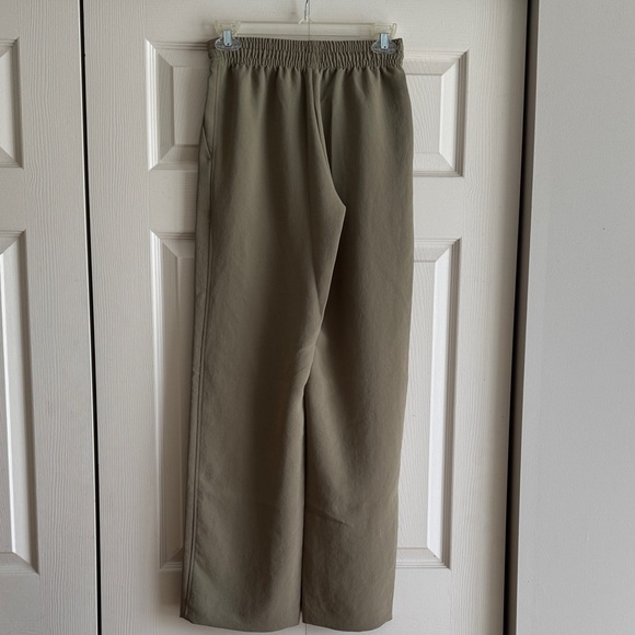Aritzia Thesis Pants in Sundried Olive - Crepette - Picture 2 of 5